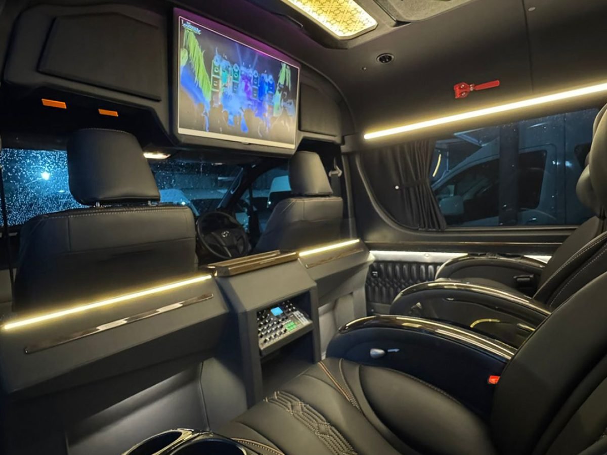 Toyota HiAce Premio Luxury Van