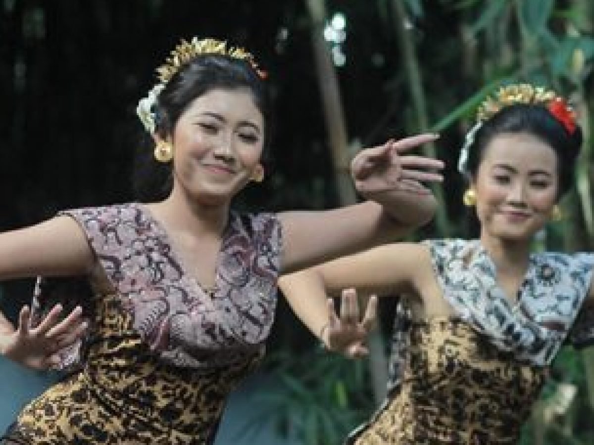 Balinese dance at Penglipuran