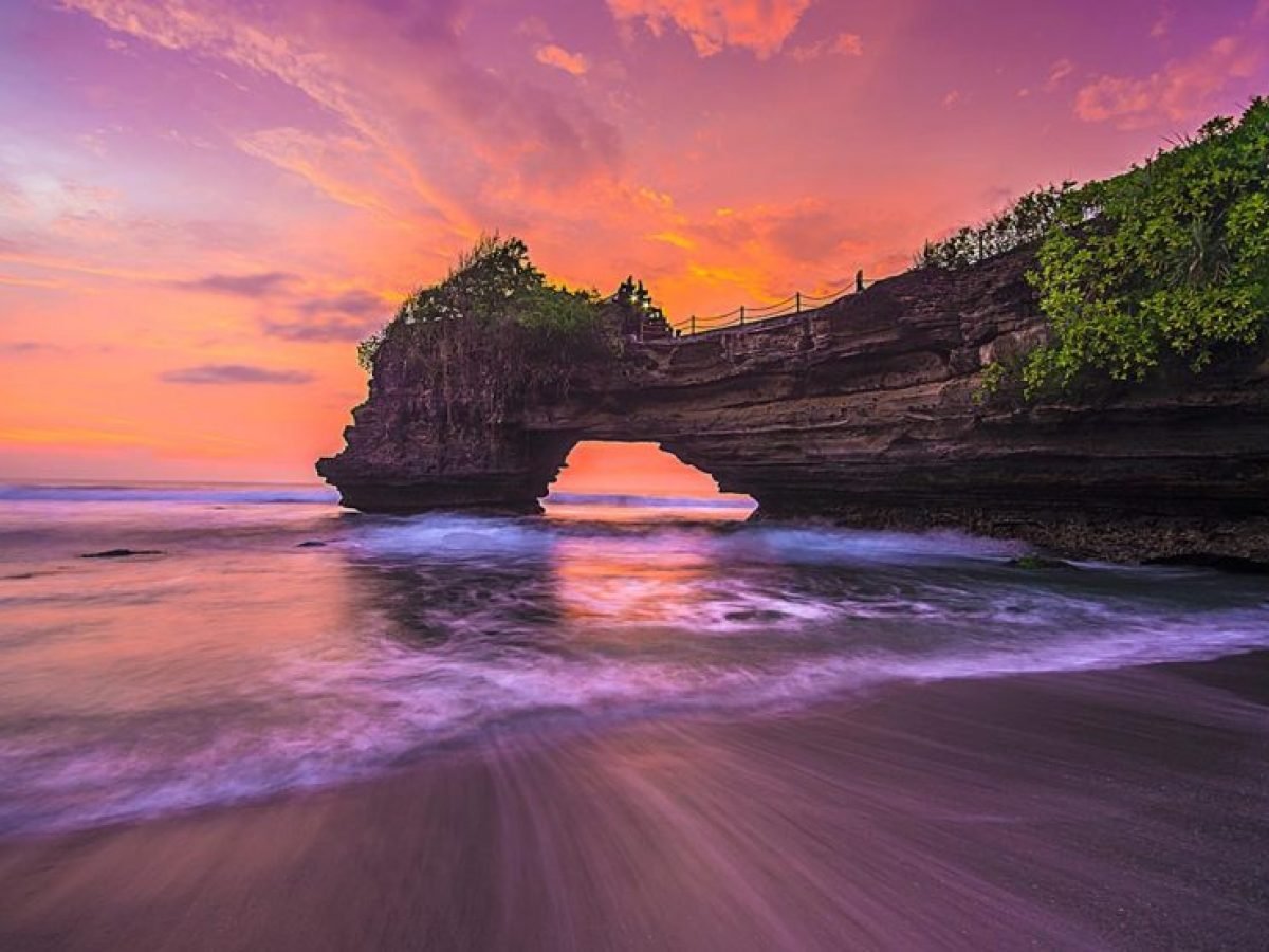 Tanah Lot Temple slow speed image-Luxury Bali Travel