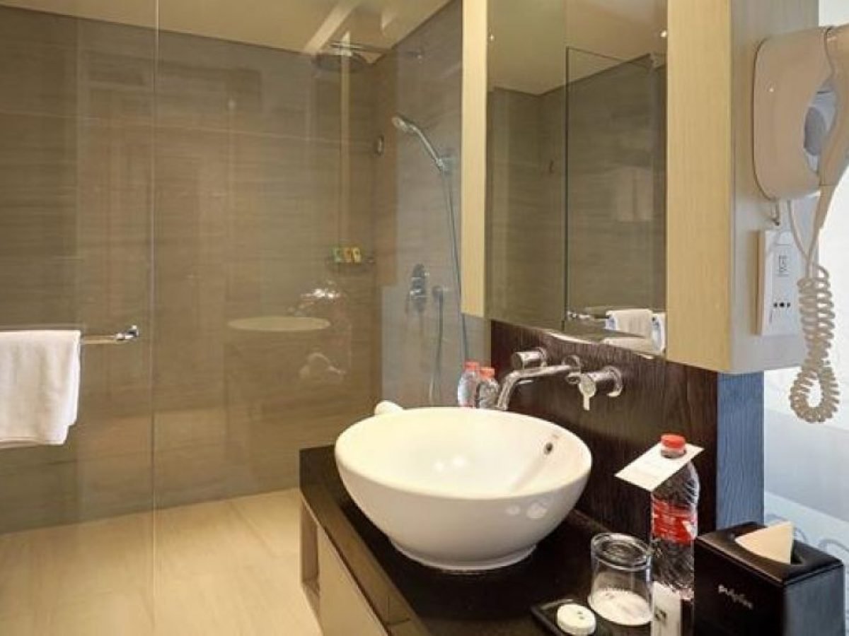 Deluxe Bathroom at Anathera Resort Kuta Luxury Bali Travel