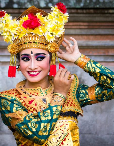 Traditionally dressed young female Balinese dancer.