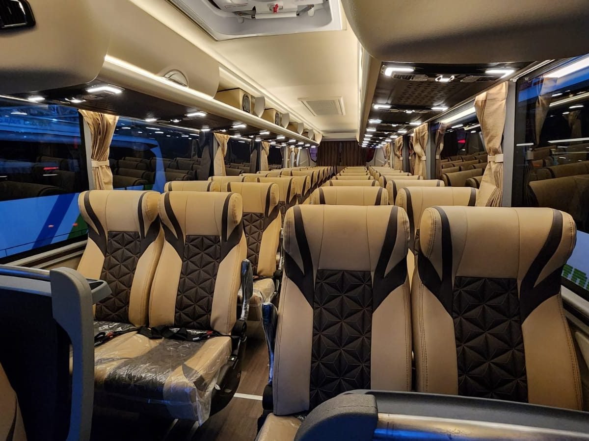 Medium Bus Mercedes Benz