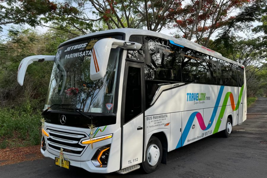 Large Bus (41-43 Seats) – Mercedes-Benz