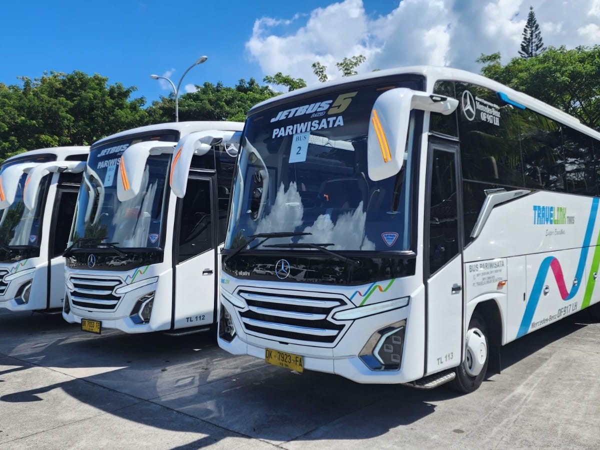 Medium Bus Mercedes Benz
