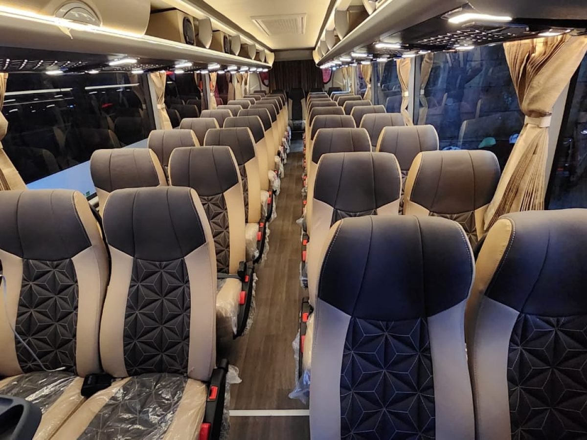 Medium Bus Mercedes Benz