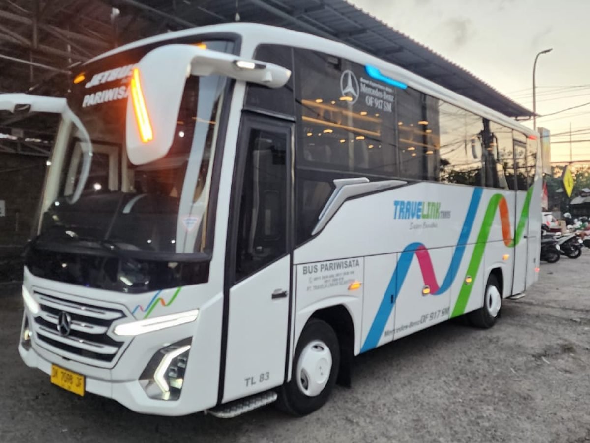 Large Bus Mercedes-Benz